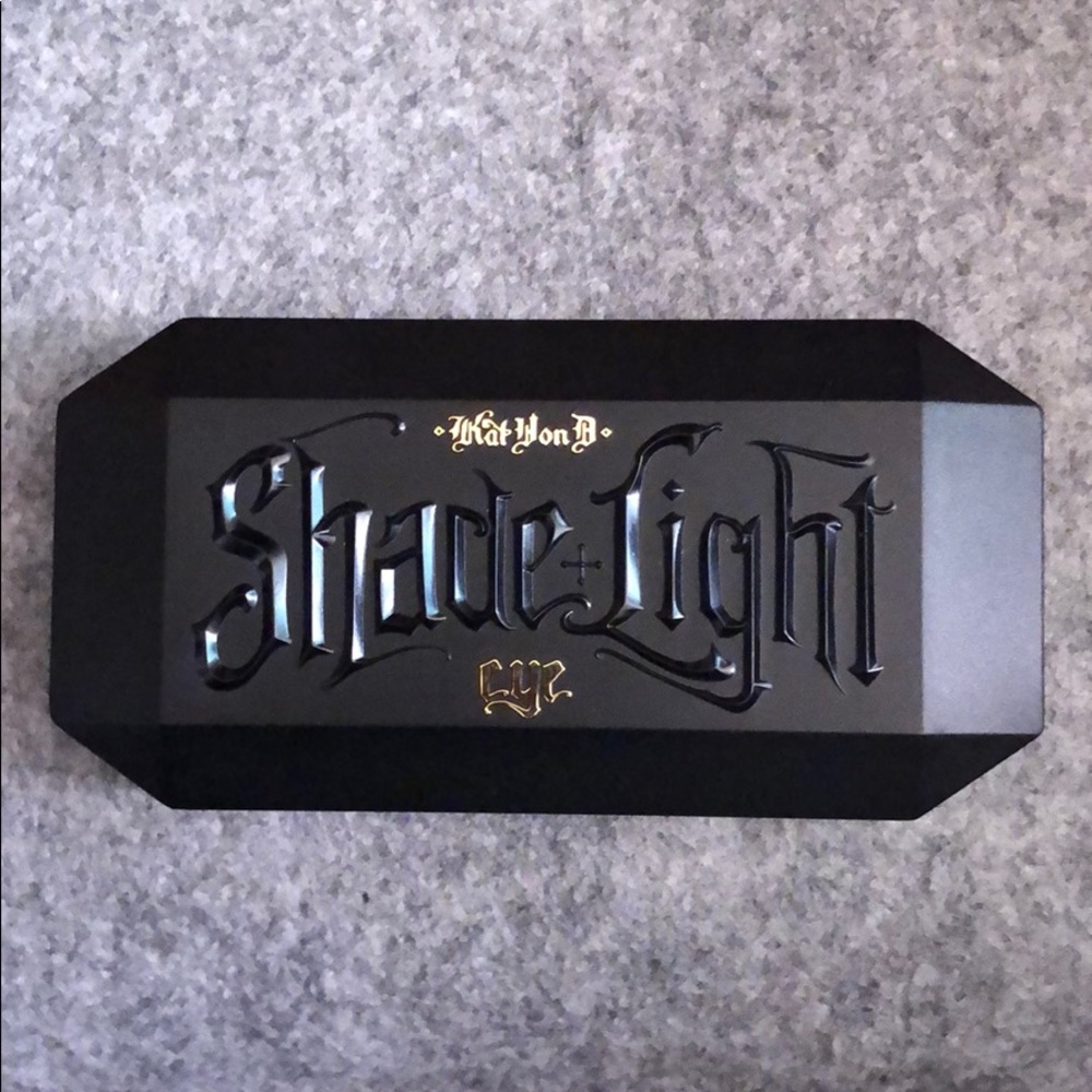 Kat von D mini pallet in Plum